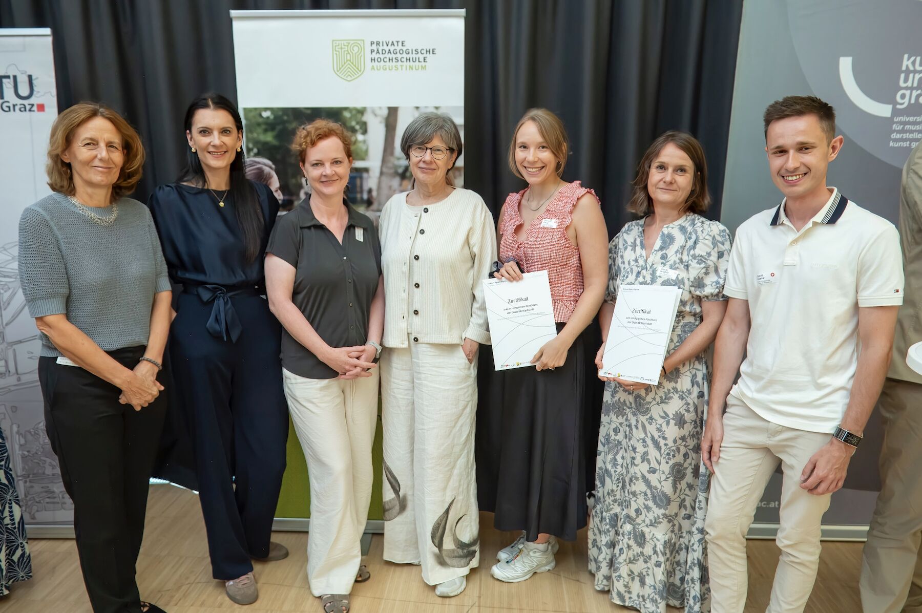 Gruppenbild: Teilnehmende, Lehrende und Rektorin der PPH Augustinum