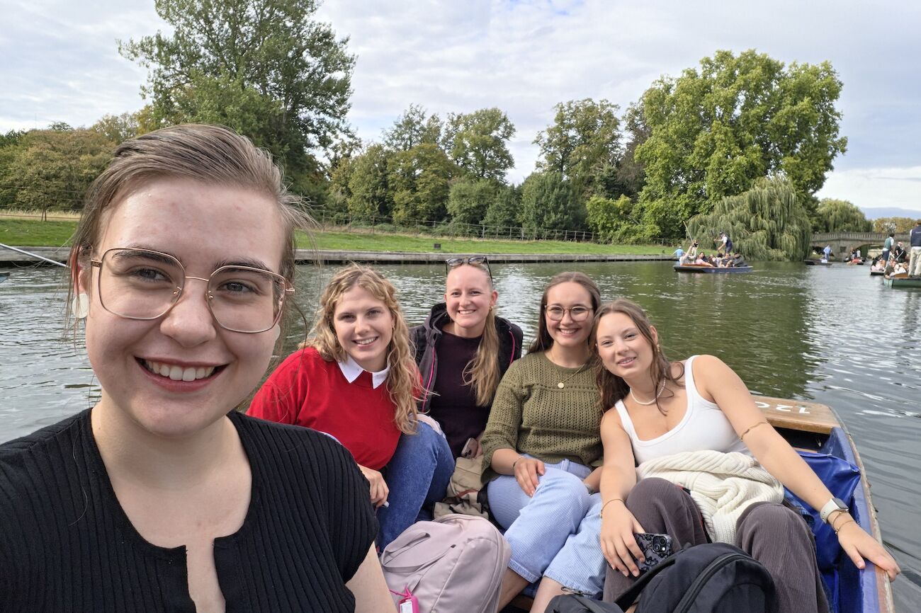 Studierende auf einem Boot in Norwich