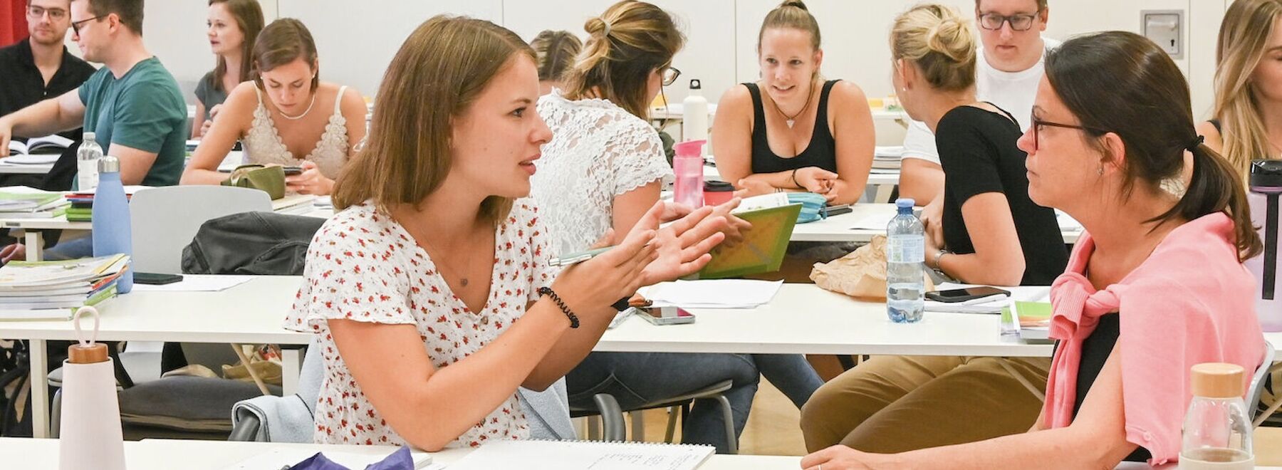 Studierende im Seminarraum