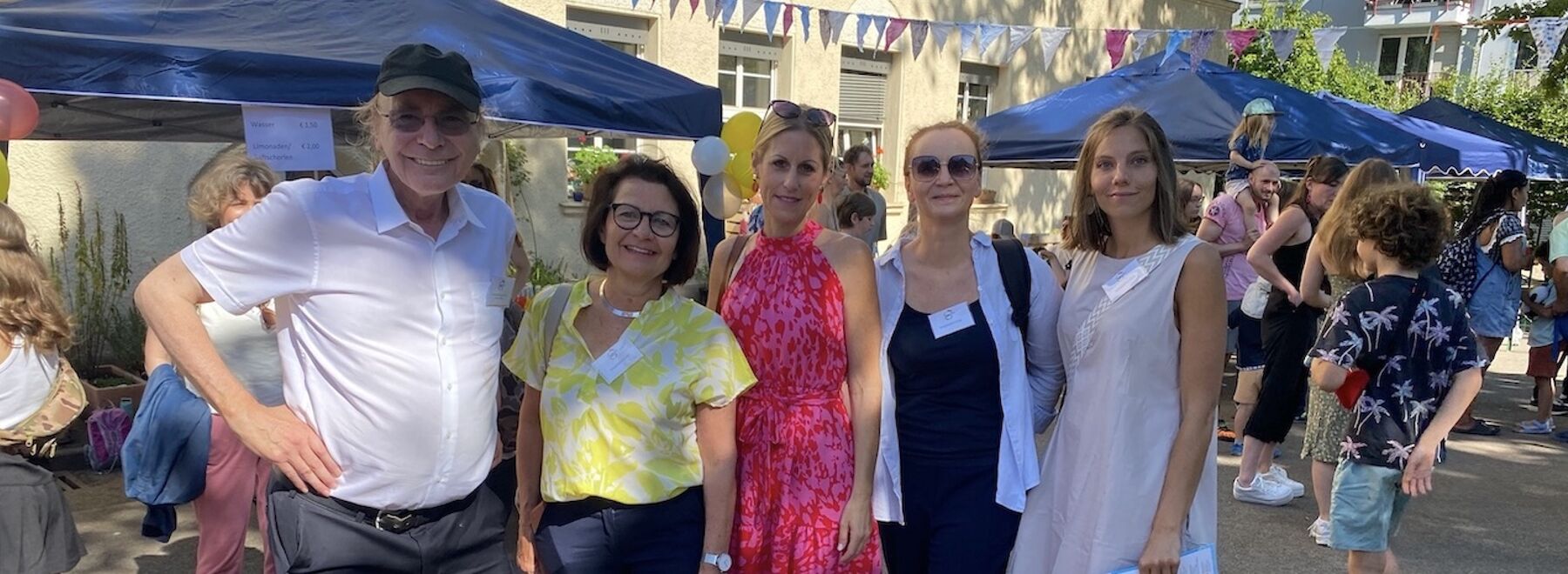 Gruppenfoto beim Sommerfest der Jenaplan-Schule Nürnberg