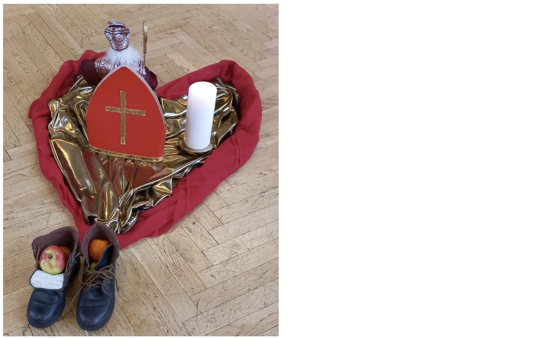 Unterrichtsmaterialien zum Nikolaus auf dem Boden liegend